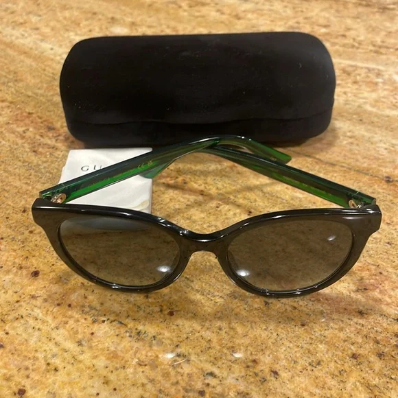 Gucci  GG0702SKN 54-19-145.  Sunglasses.  Authentic made in Italy.  Eyewear GucciGG0702SKN 54-19-145.Sunglasses.Authentic made in Italy  main image 3